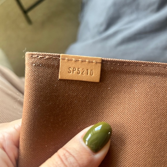 Louis Vuitton Petit Sac Plat Monogram Canvas - Picture 4 of 6